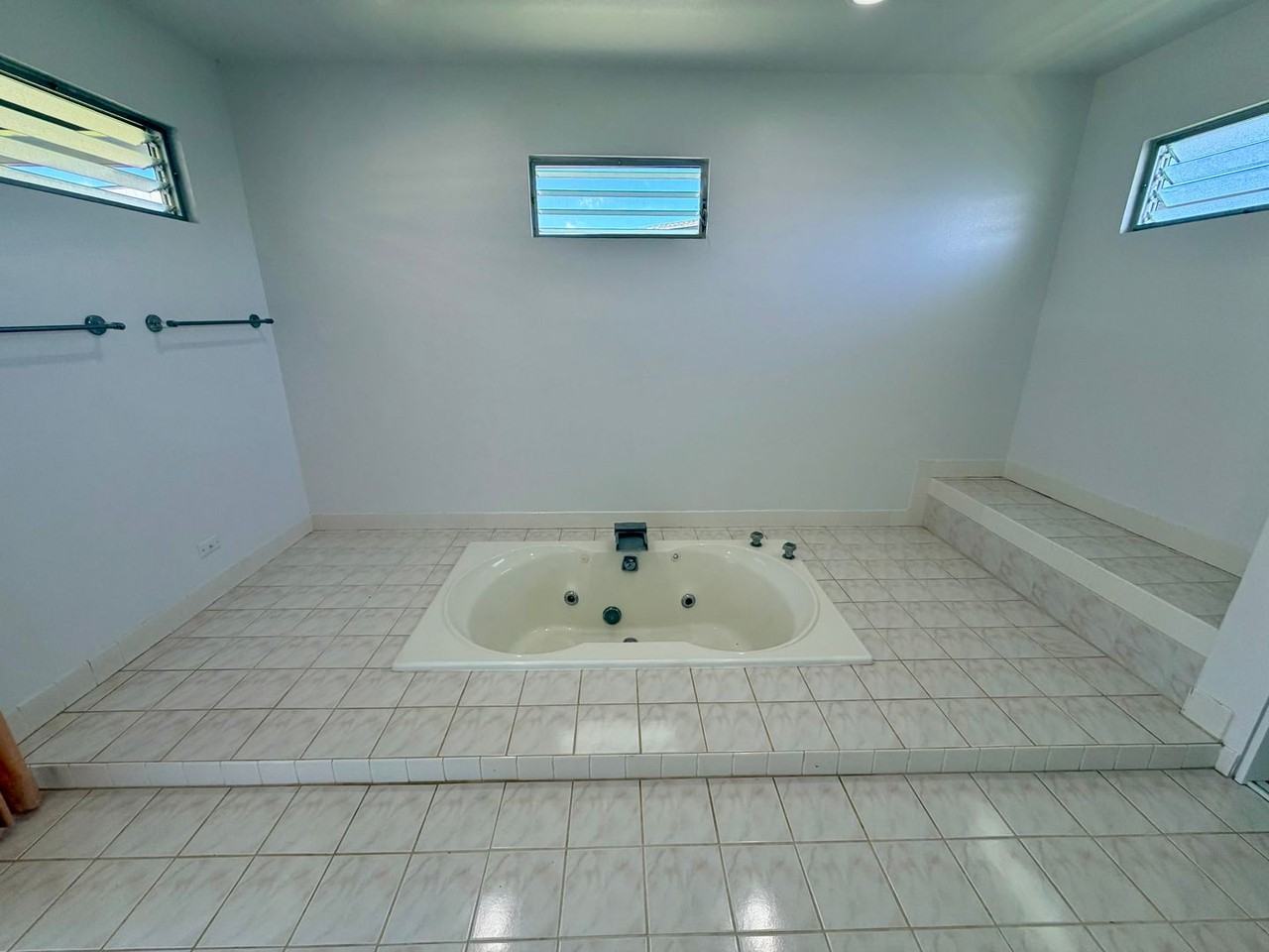 98-1327 Hoohiki St - Photo 2 of 33