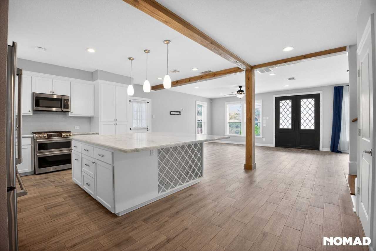 2403 Arbor St - Photo 5 of 30