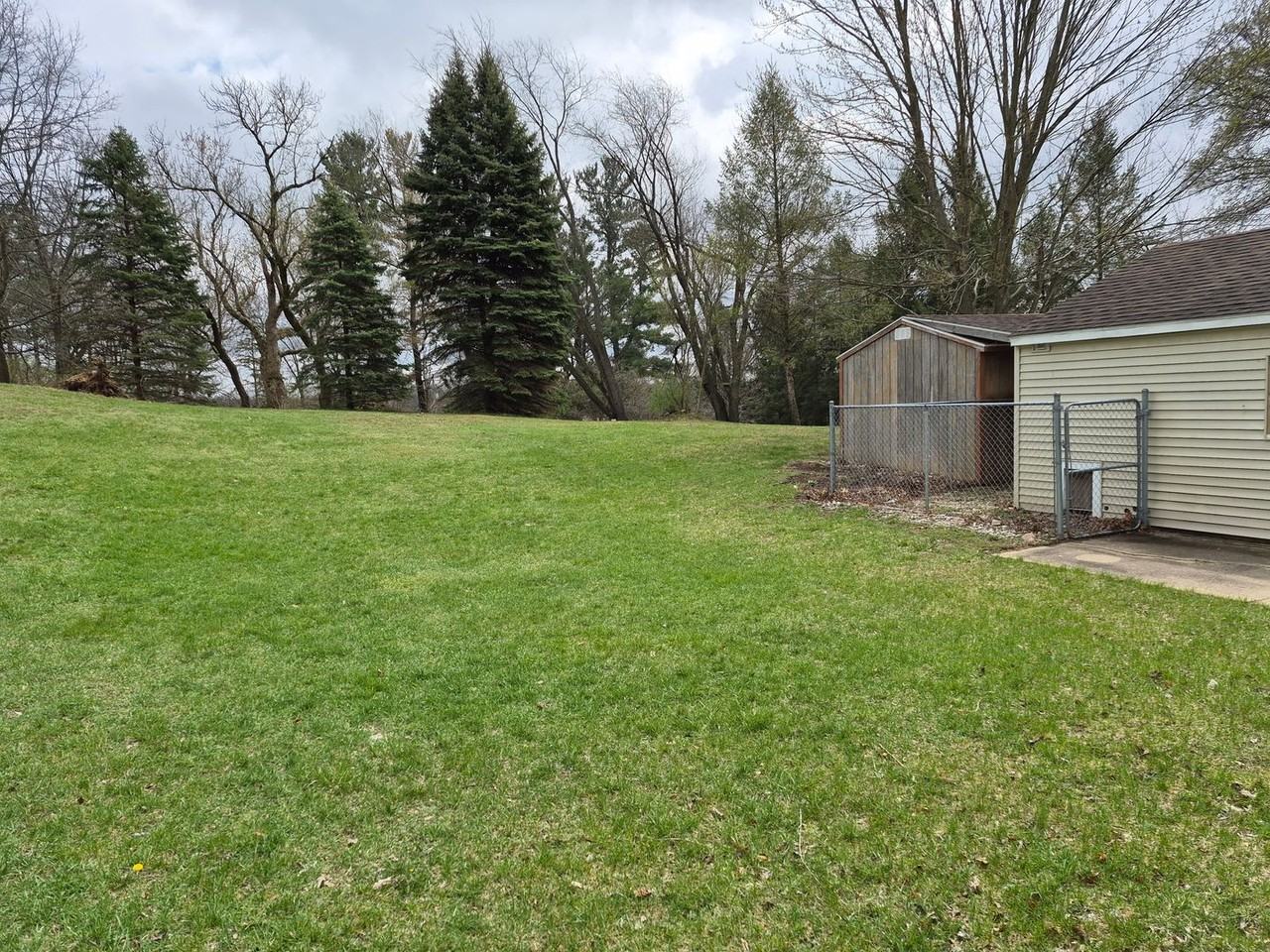 4636 Wakefield Ave Ne - Photo 2 of 19