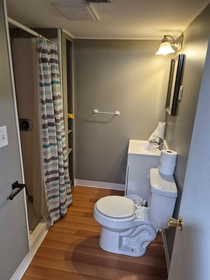 4636 Wakefield Ave Ne - Photo 5 of 19