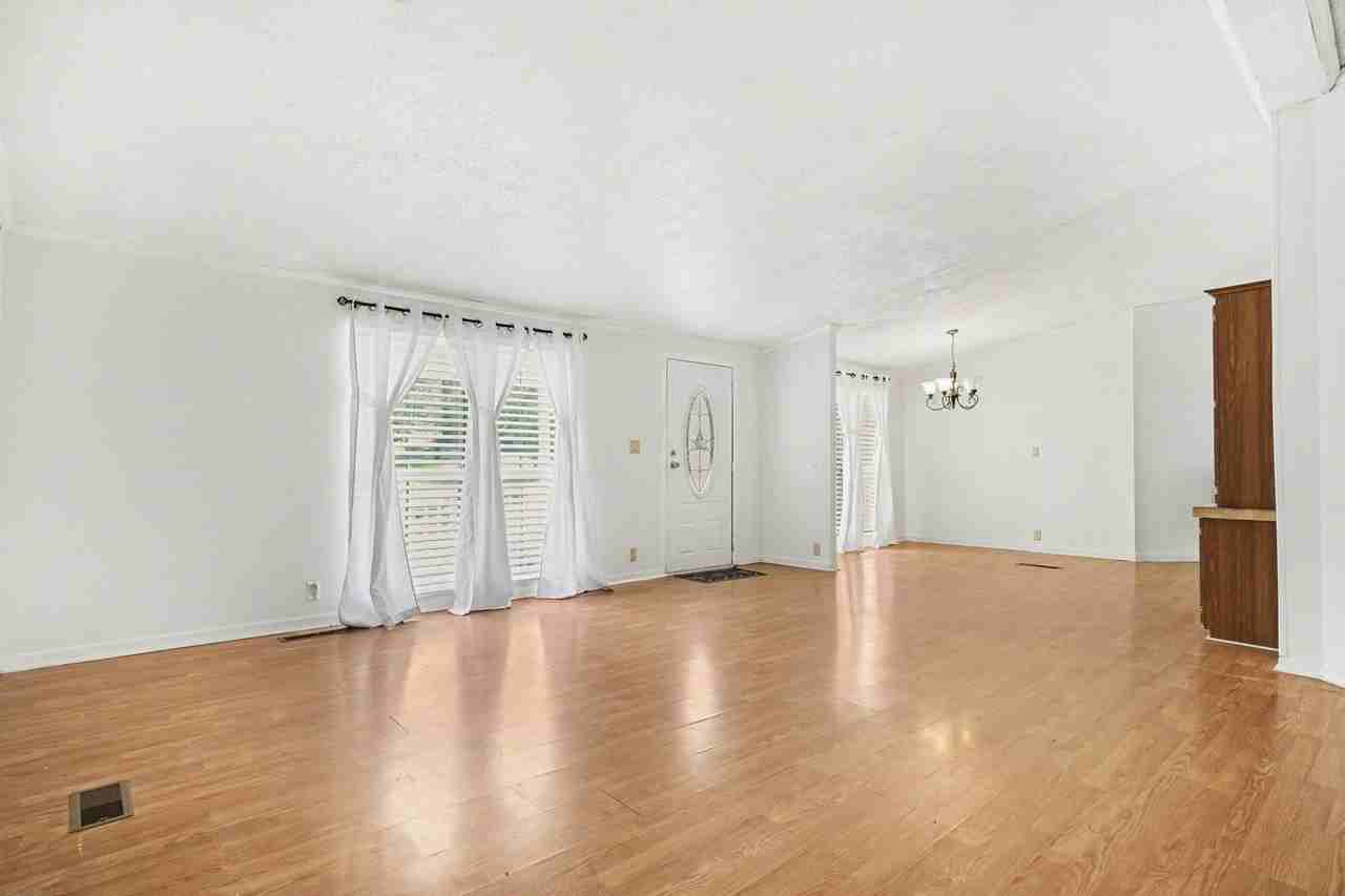 4705 Pearl Rd - Photo 5 of 26