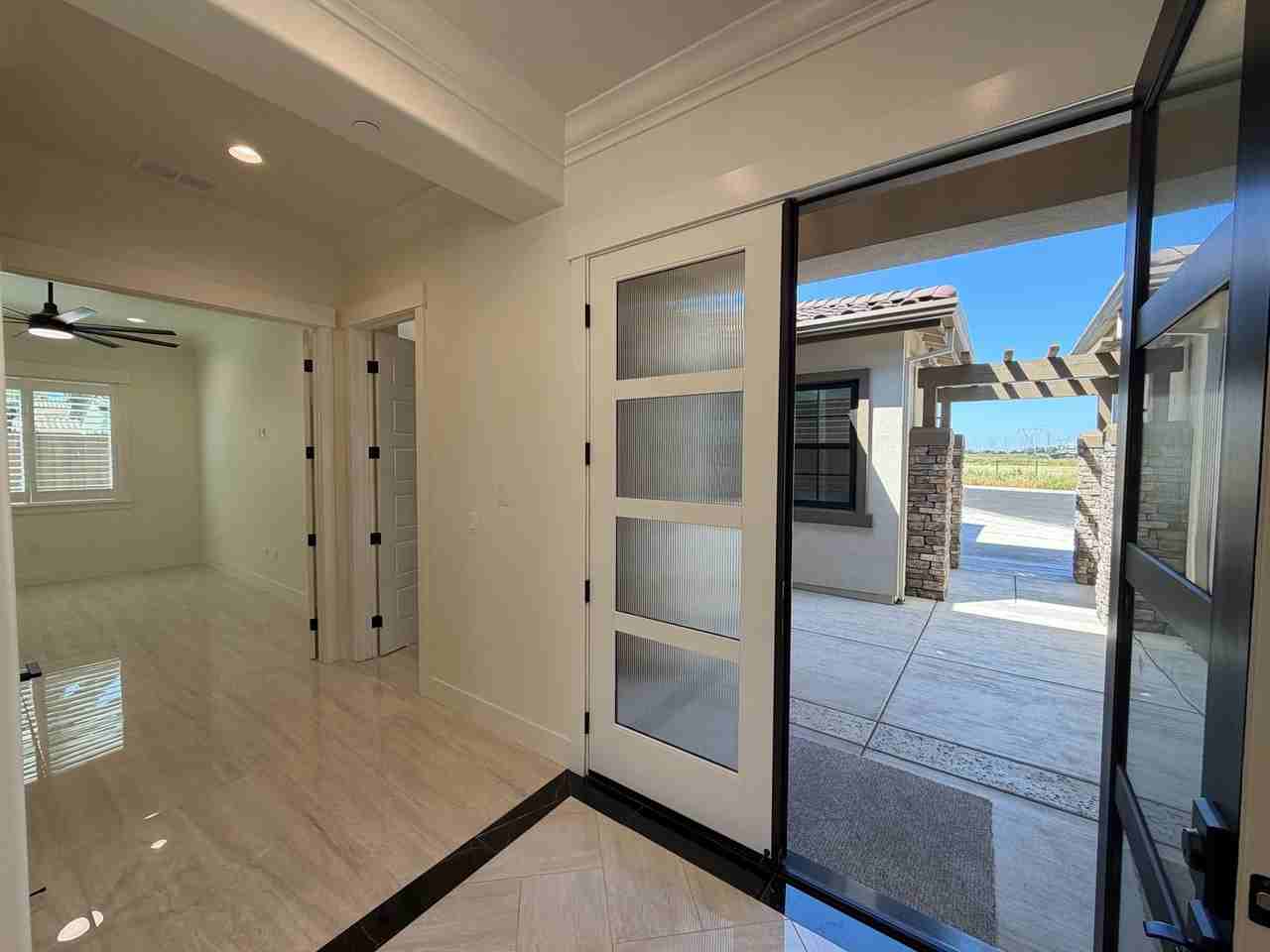 9316 Cruz Ct - Photo 4 of 50