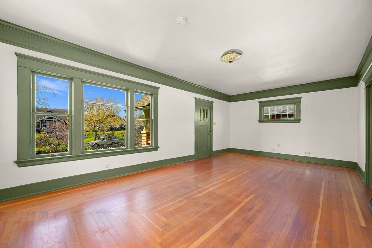 2712 Iron St - Photo 2 of 31