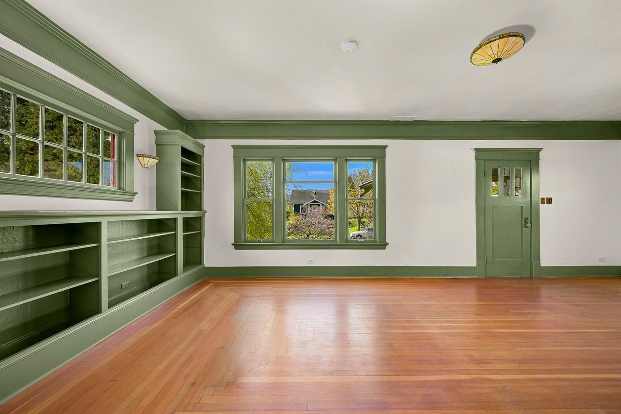 2712 Iron St - Photo 3 of 31