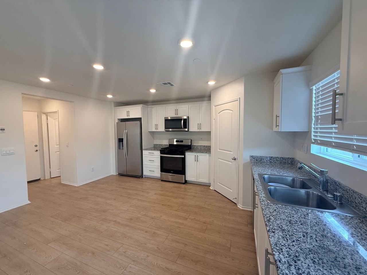 14063 Starlene St - Photo 5 of 24