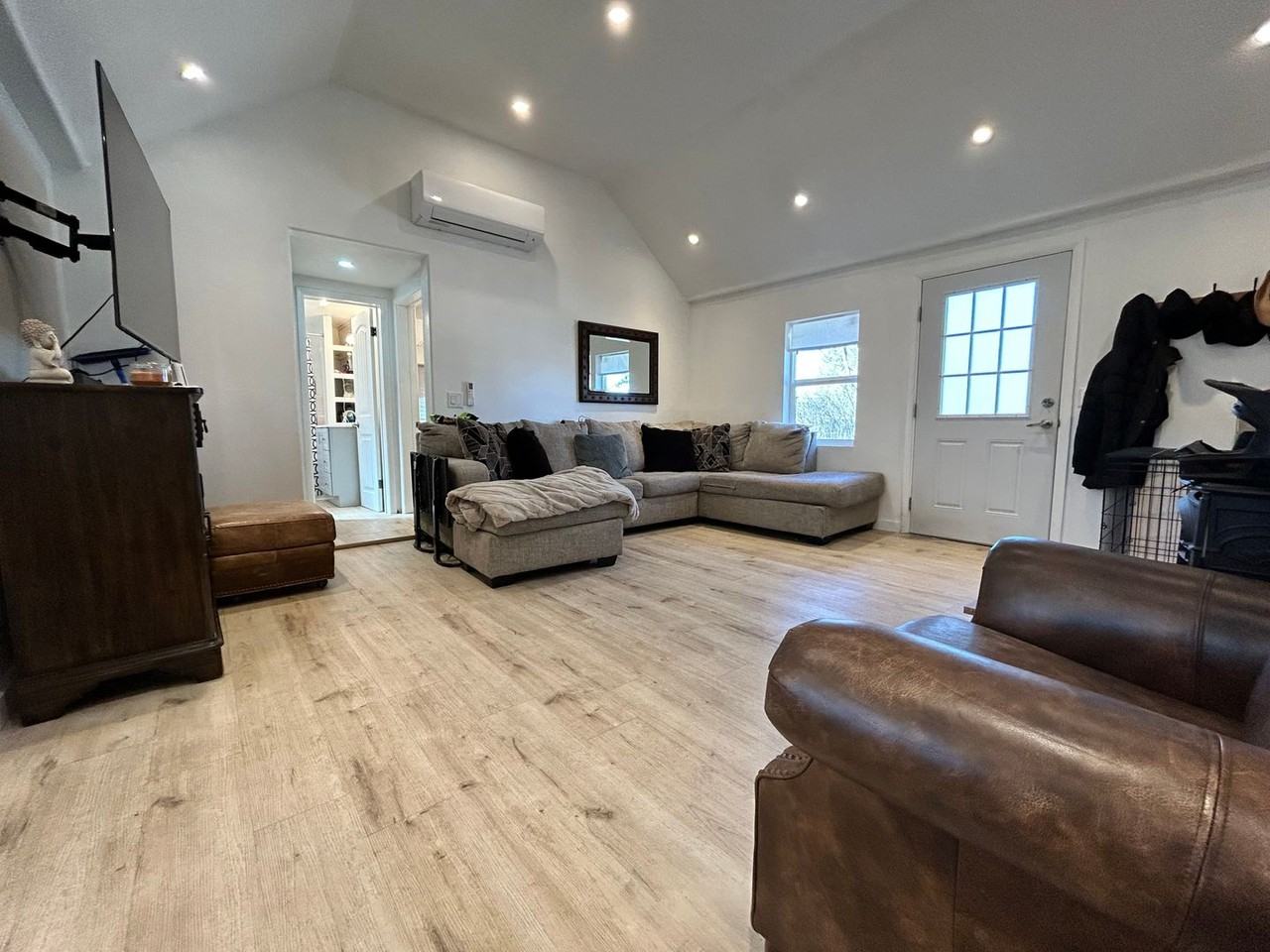 515 S Meridian Rd - Photo 3 of 21