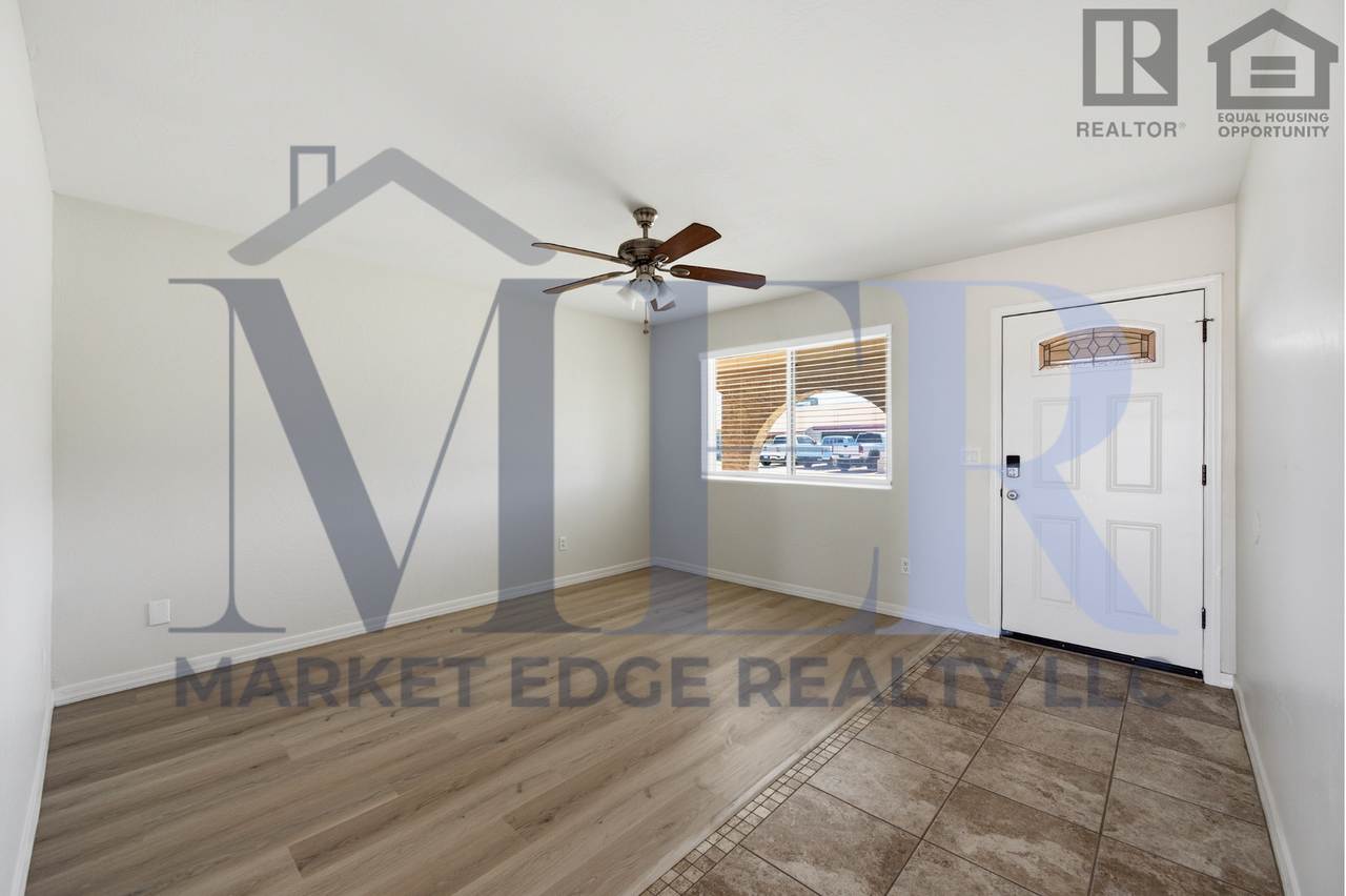 3910 W Altadena Ave - Photo 4 of 34