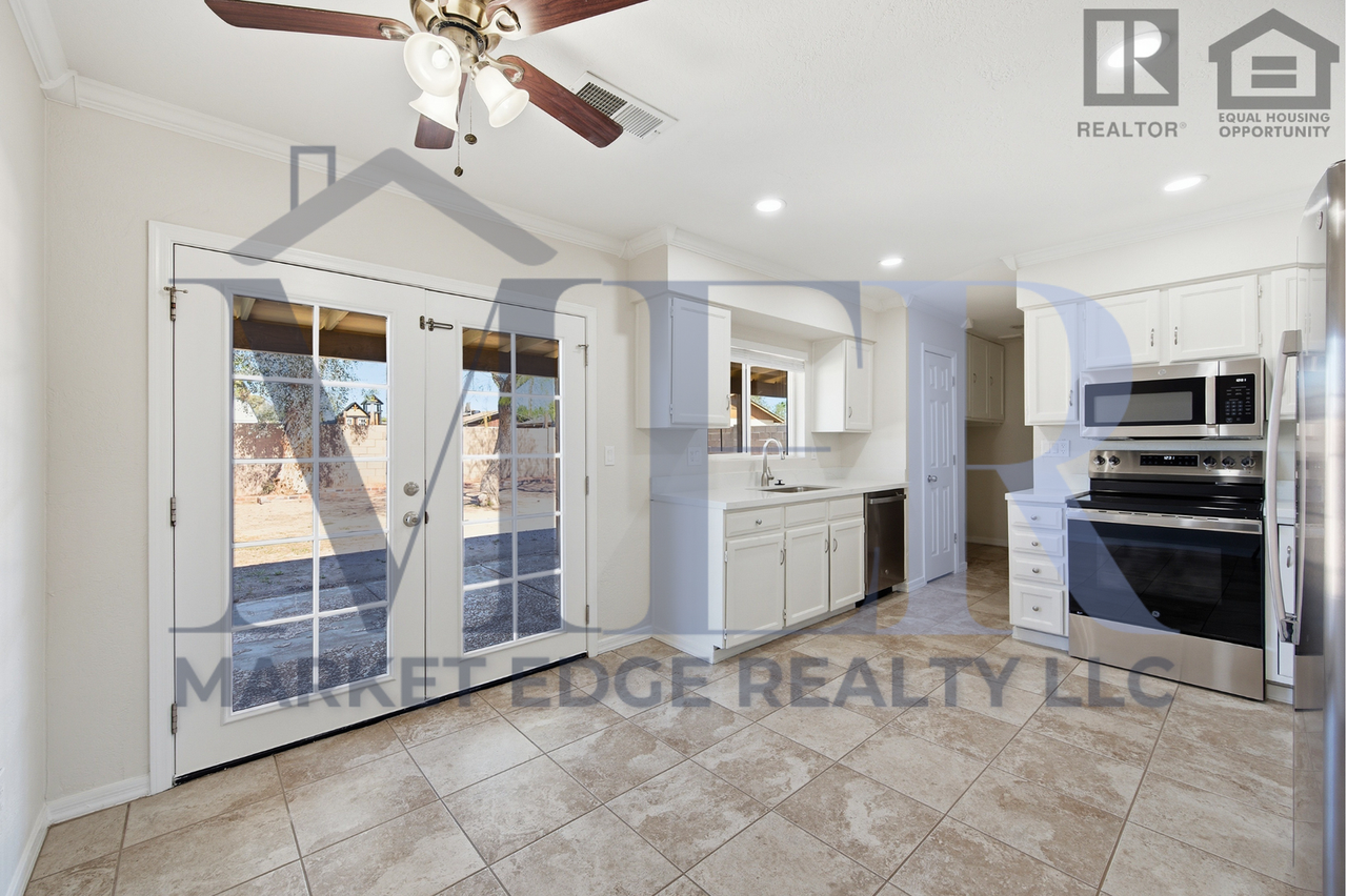 3910 W Altadena Ave - Photo 5 of 34