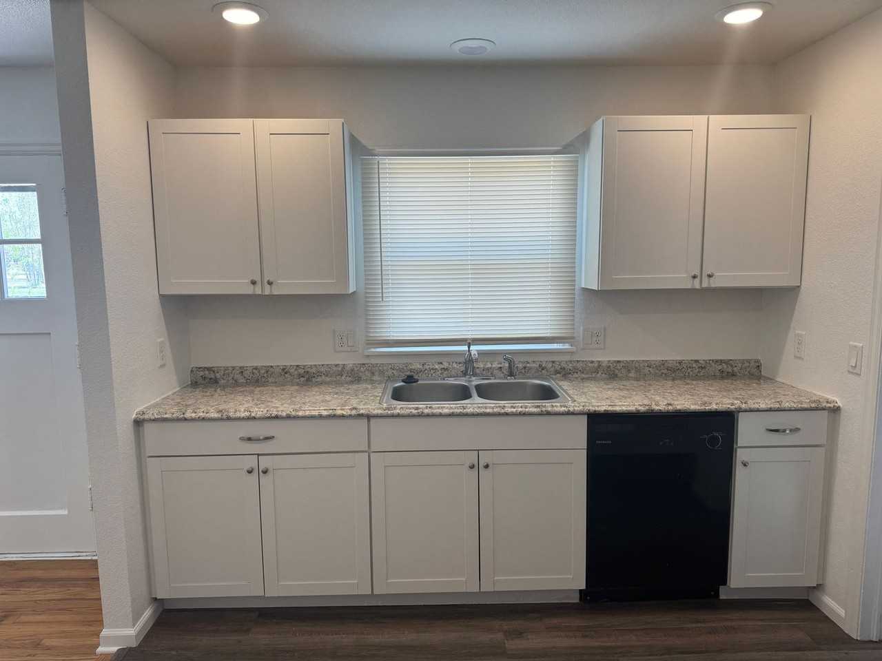 2405 11th Ave - Photo 2 of 8