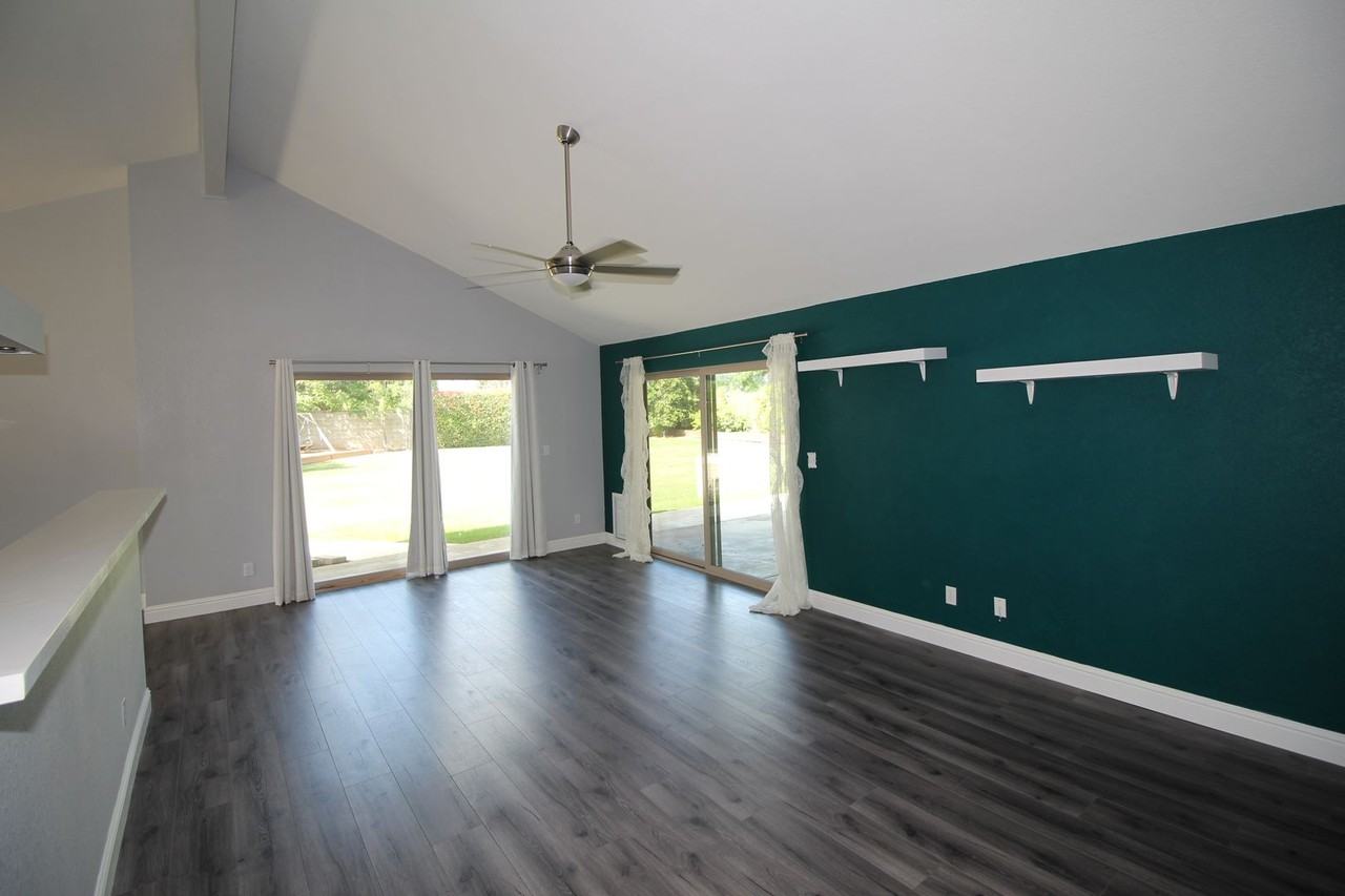 1836 E Solar - Photo 3 of 17