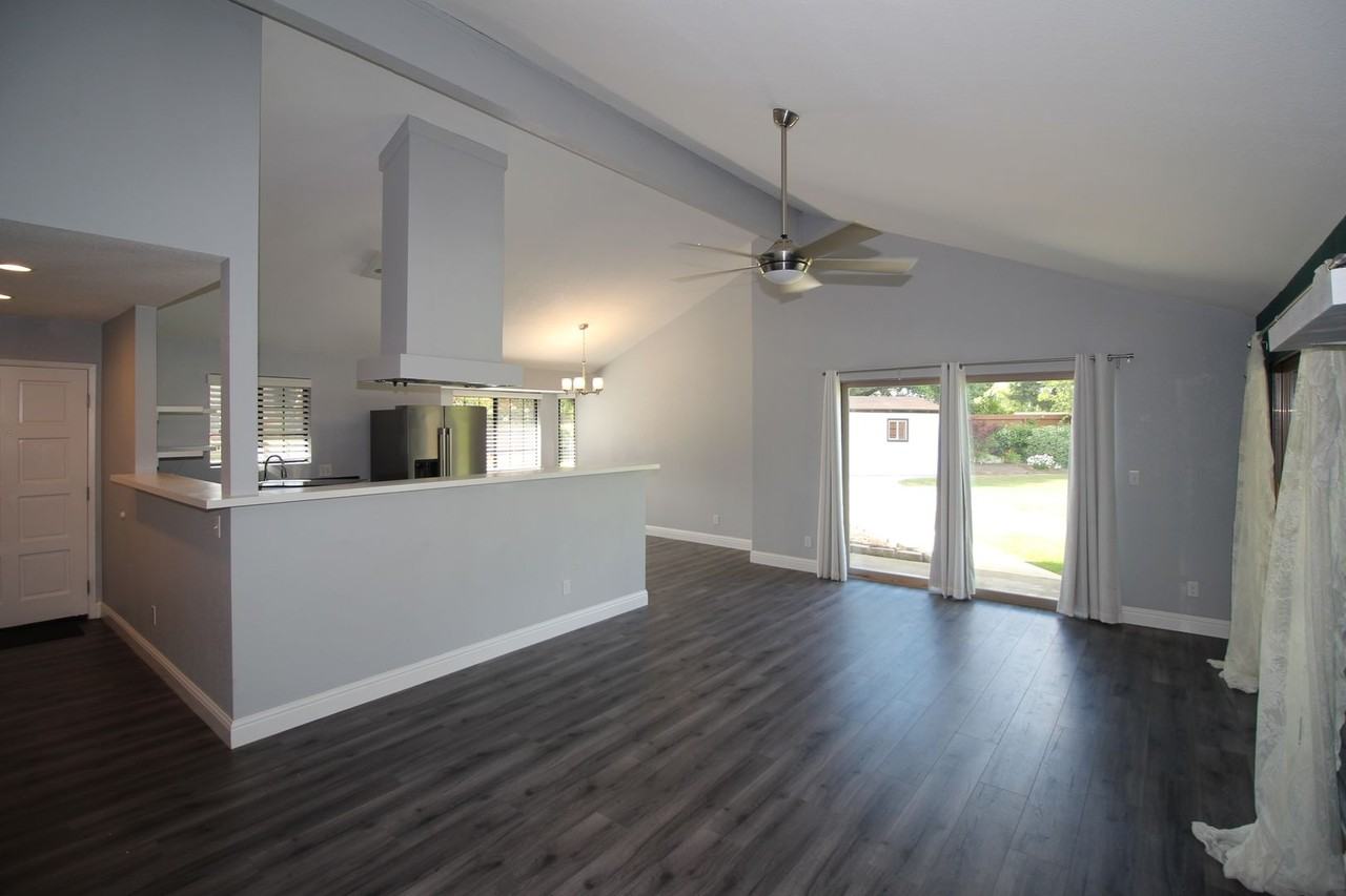 1836 E Solar - Photo 4 of 17