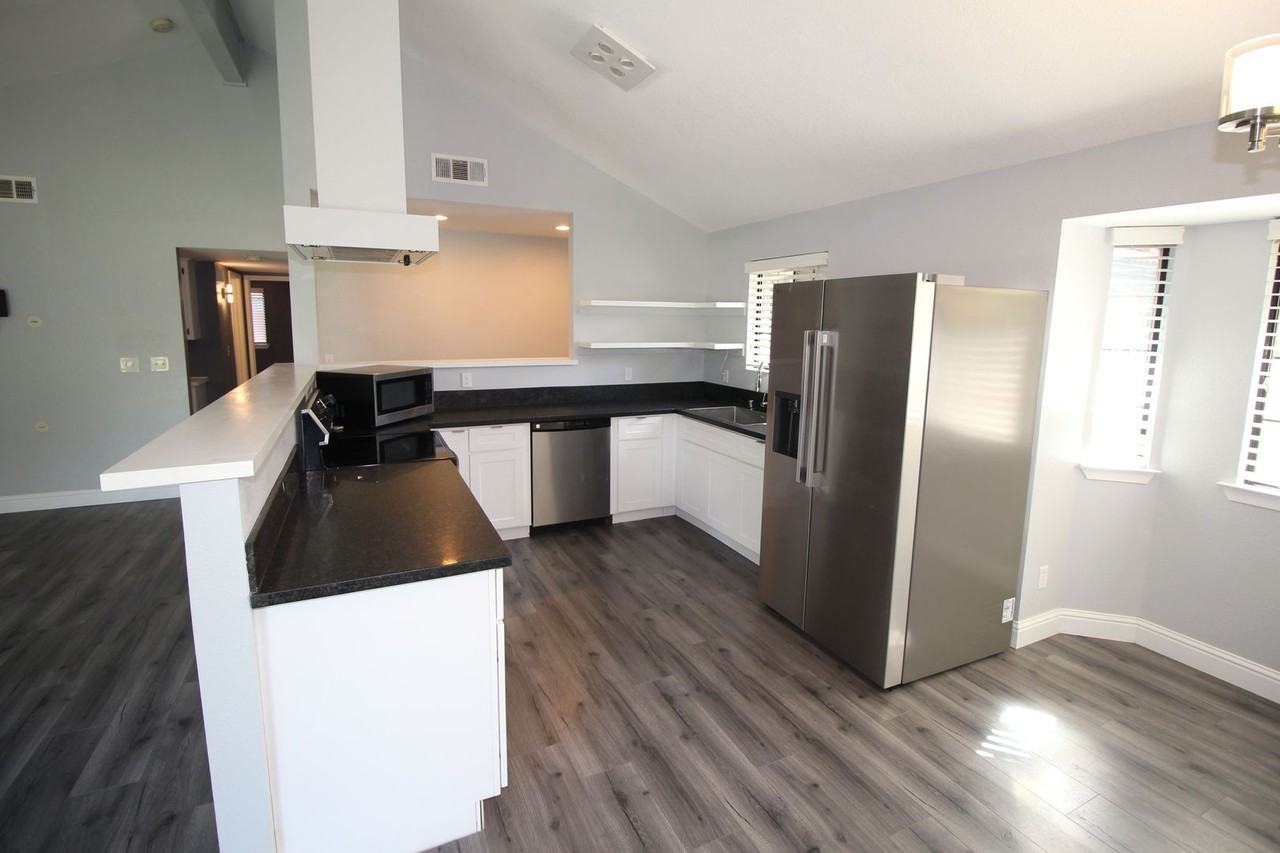 1836 E Solar - Photo 7 of 17