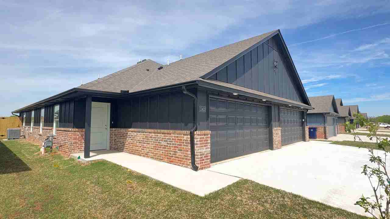 11413 N University Ave - Photo 2 of 24