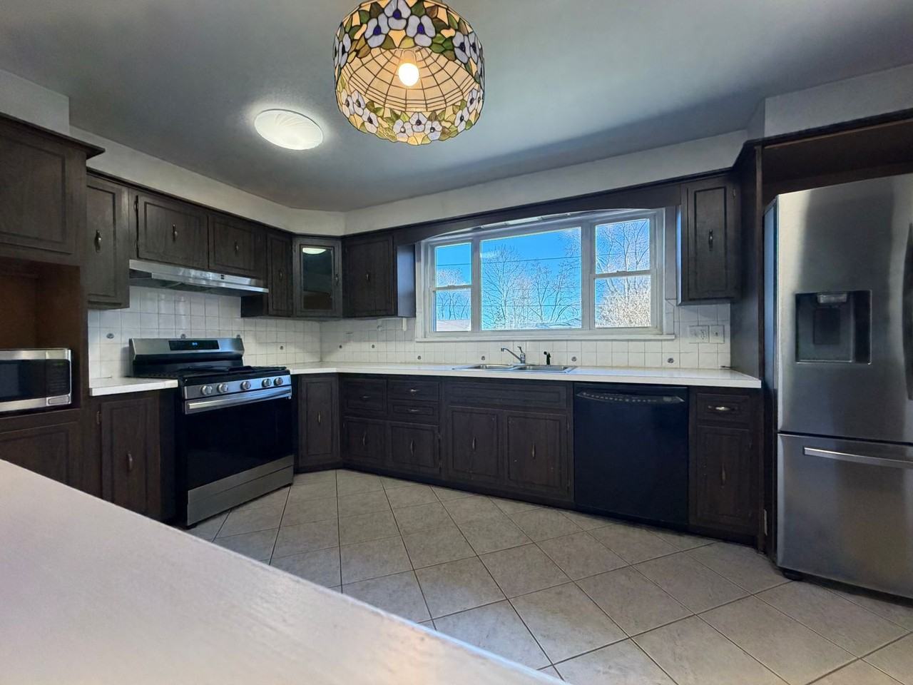 138 Sampson Pkwy - Photo 2 of 20