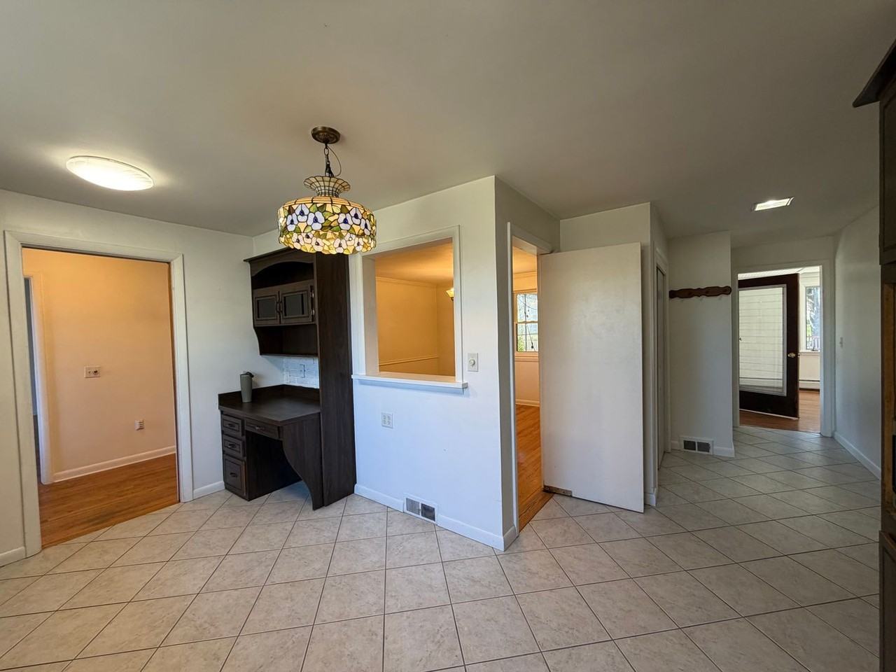 138 Sampson Pkwy - Photo 3 of 20