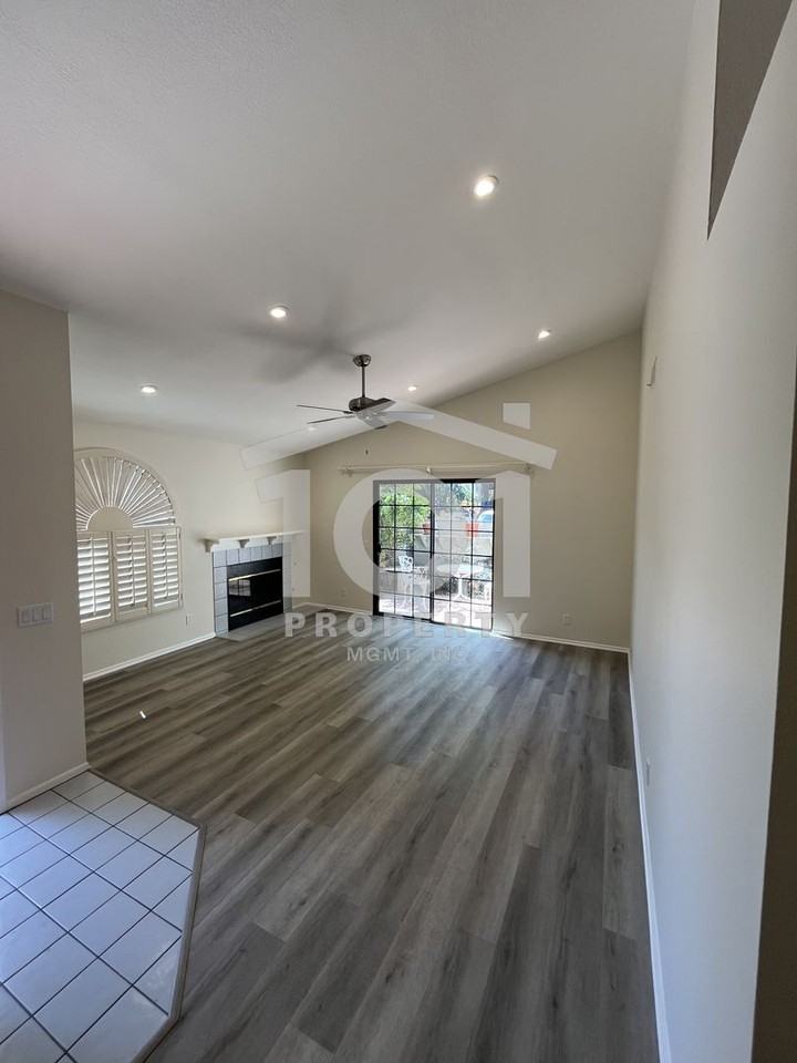 5357 Traci Dr - Photo 3 of 24