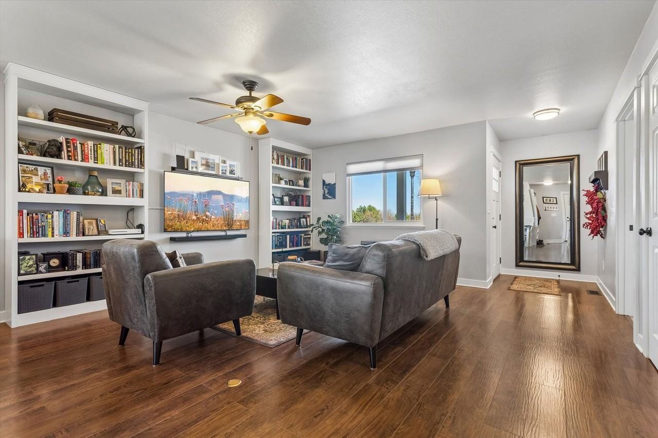 799 Breccia Ave - Photo 3 of 30