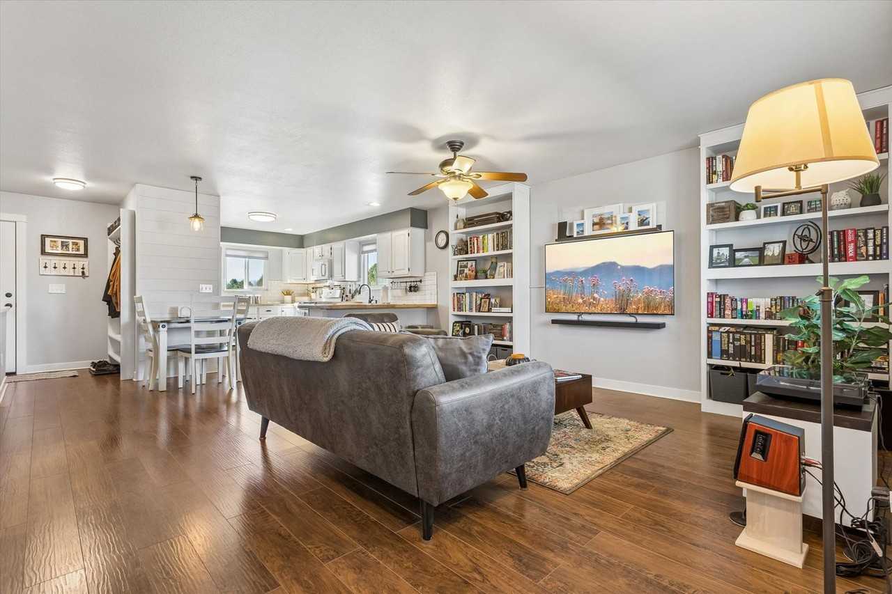 799 Breccia Ave - Photo 4 of 30