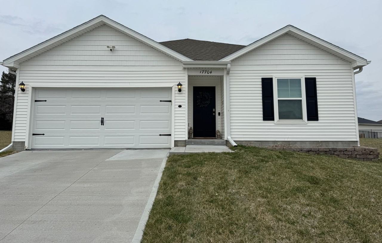 17704 Hampton Dr - Photo 2 of 30