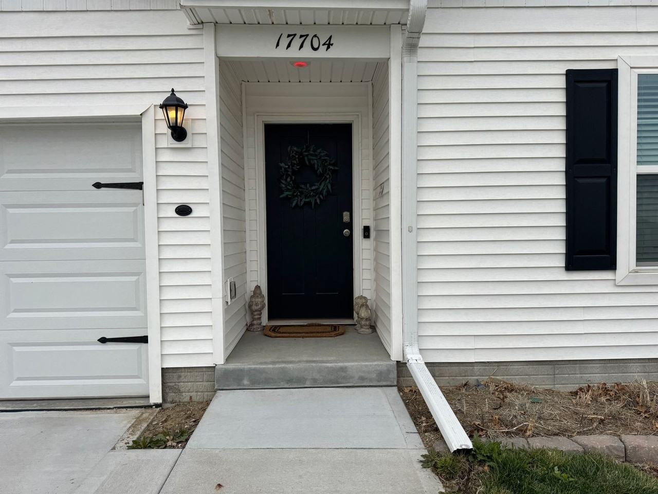 17704 Hampton Dr - Photo 4 of 30