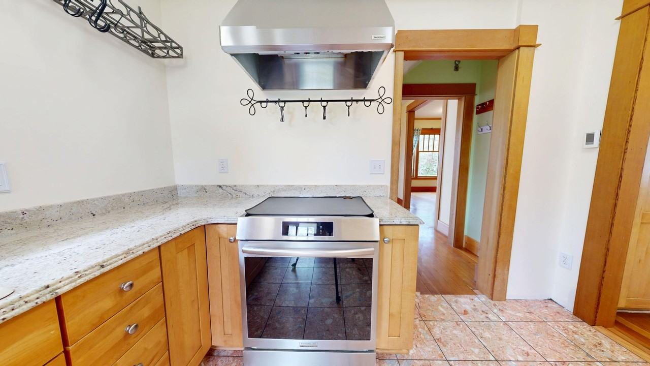 5517 12th Ave Ne - Photo 5 of 33