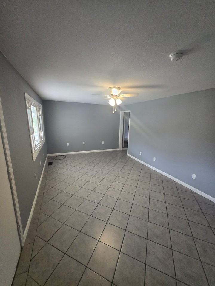 340 Unaka Dr - Photo 2 of 27