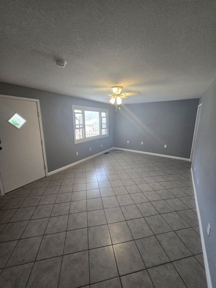 340 Unaka Dr - Photo 3 of 27