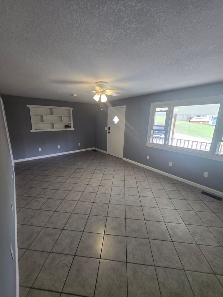 340 Unaka Dr - Photo 4 of 27