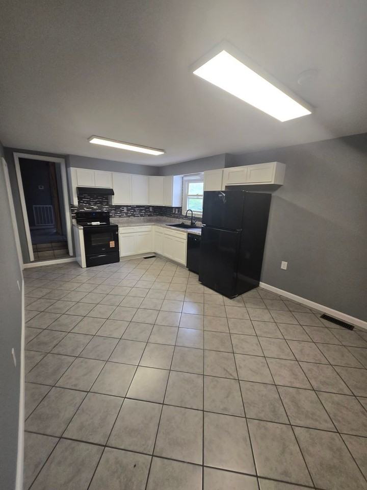 340 Unaka Dr - Photo 5 of 27