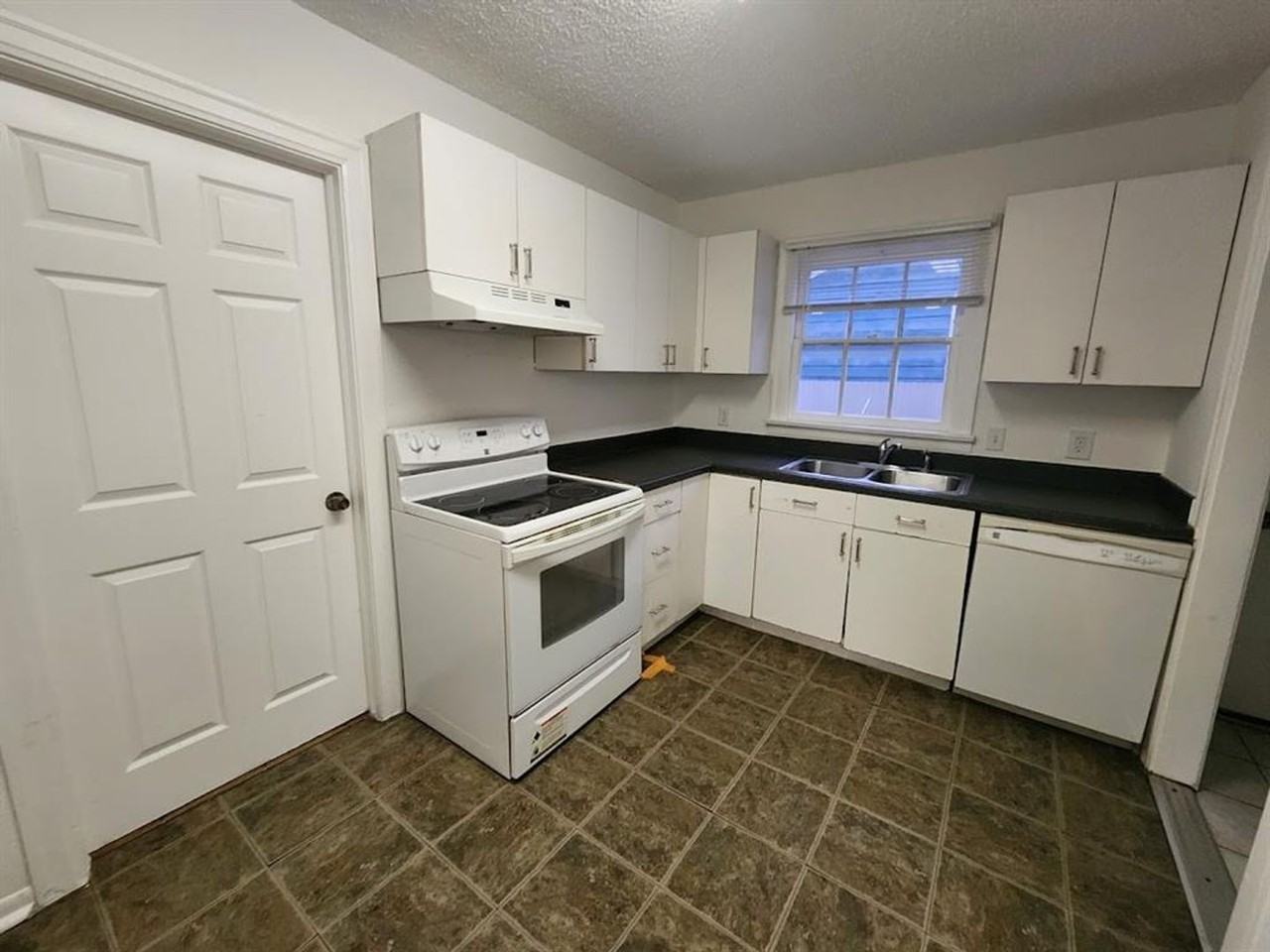 4505 Avenue A - Photo 7 of 11