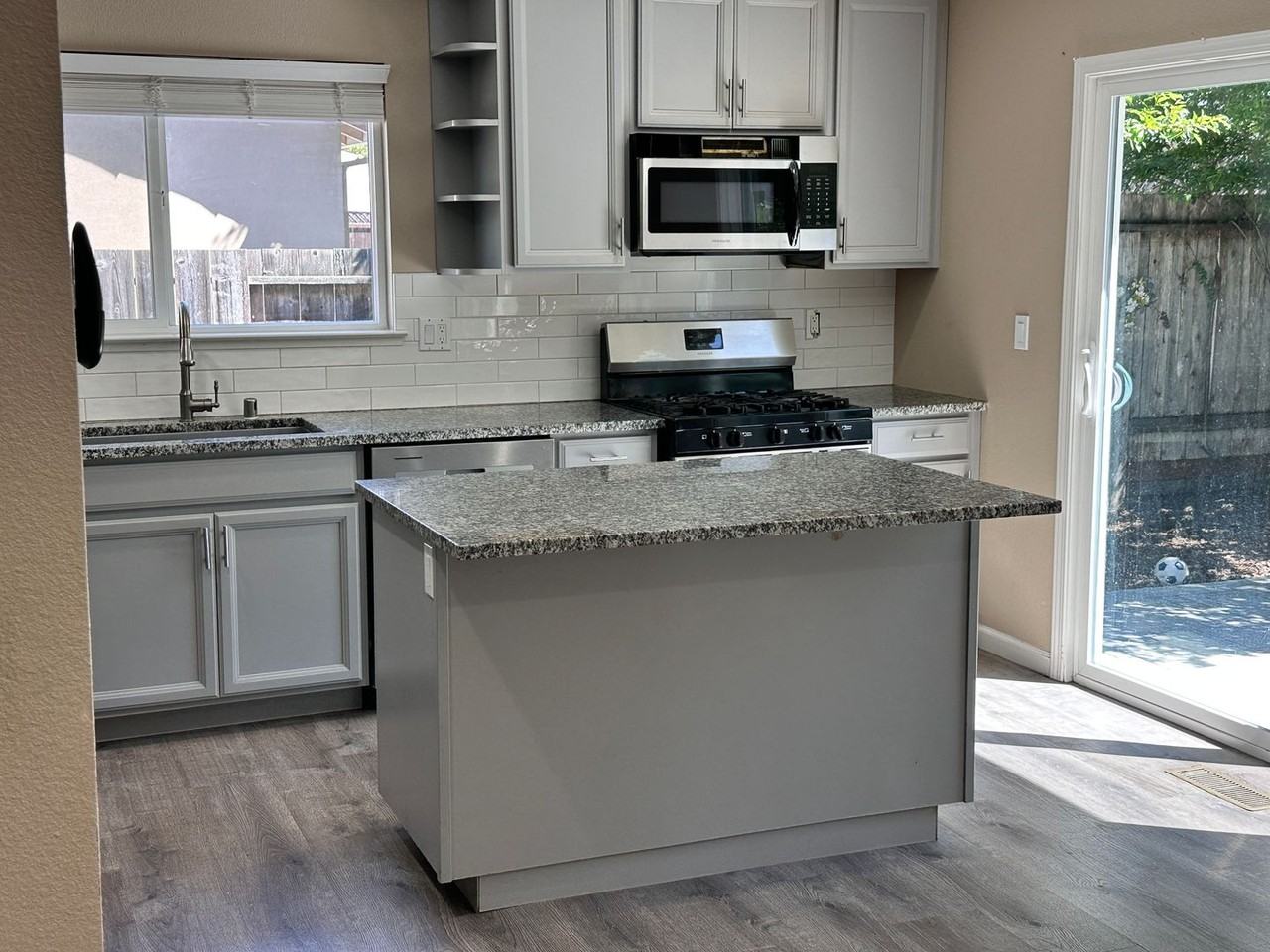 6390 San Simeon Dr - Photo 5 of 13