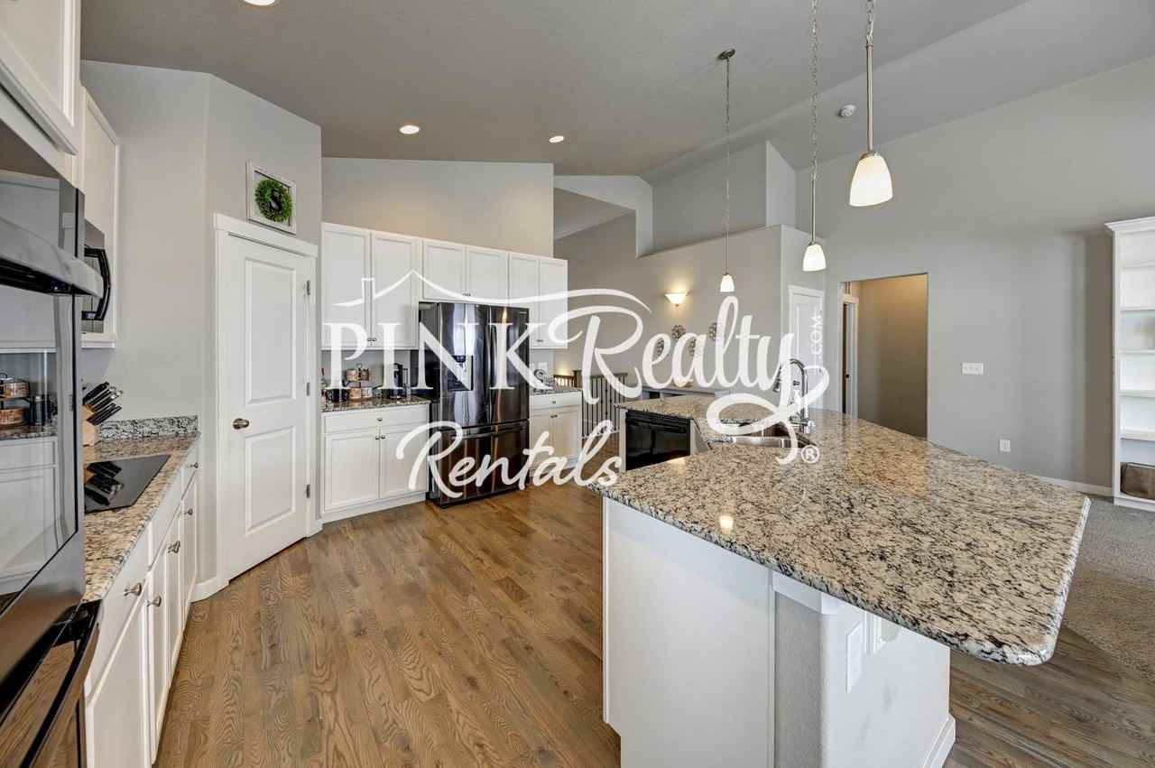 1407 Grand Overlook St - Photo 7 of 45