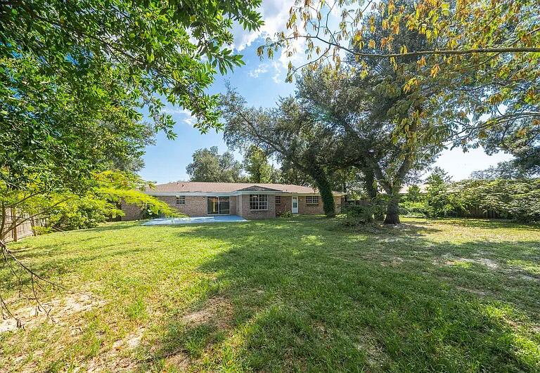 7541 Coleridge Rd - Photo 7 of 20