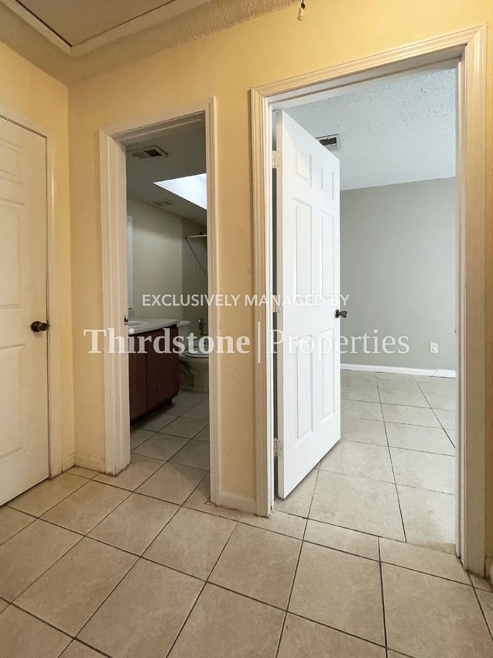 5128 Indian Lakes Ct #2 - Photo 6 of 17