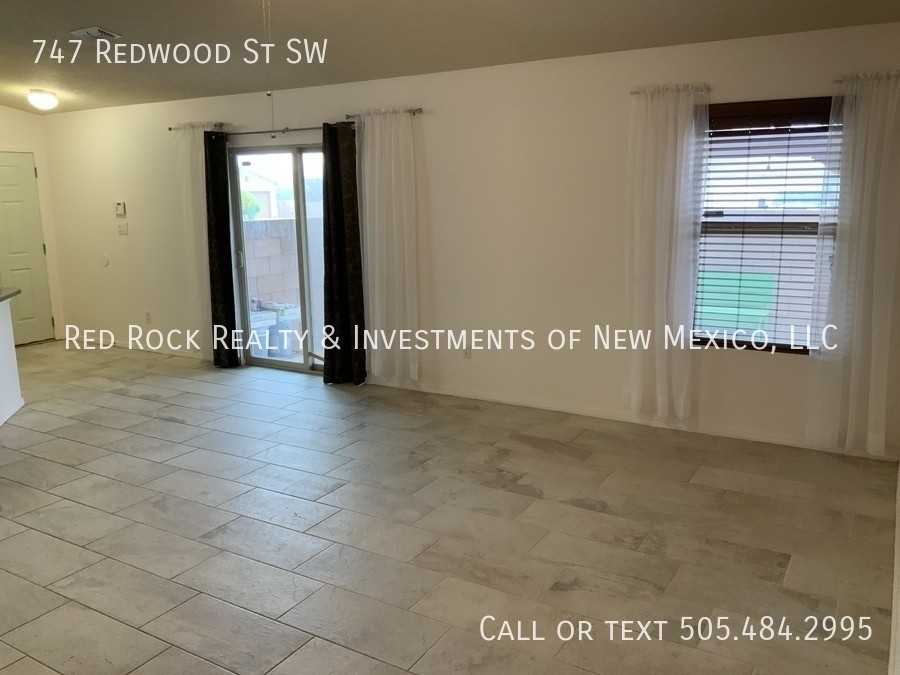 747 Redwood St Sw - Photo 4 of 24