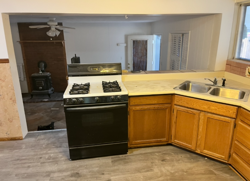 638 S Harless St - Photo 6 of 16