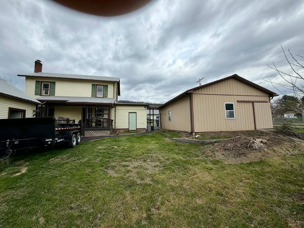 327 W Plum St - Photo 2 of 4