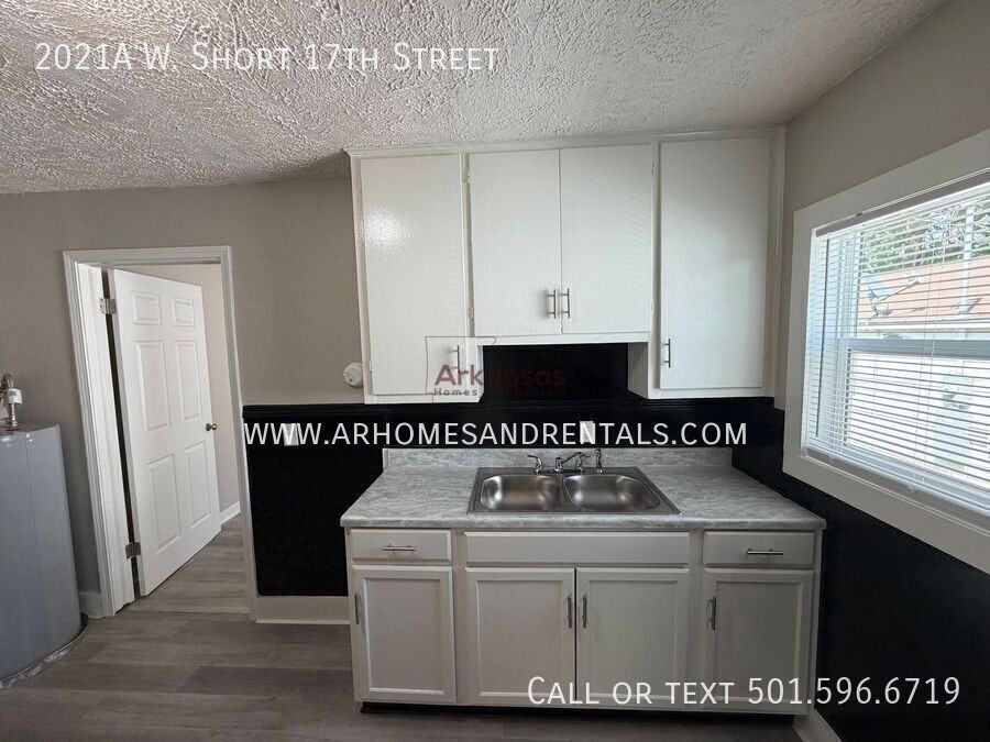 2021 W Short 17th St Apt A - Photo 4 of 9