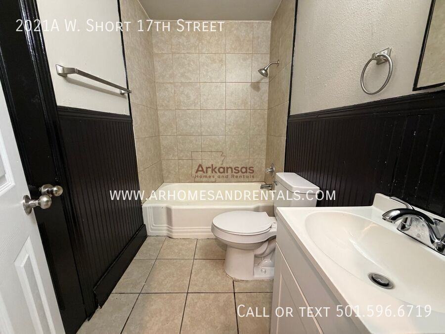 2021 W Short 17th St Apt A - Photo 6 of 9