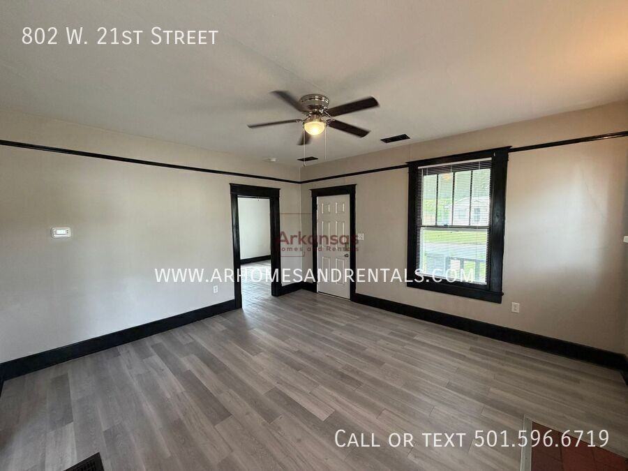 802 W 21st St - Photo 2 of 15