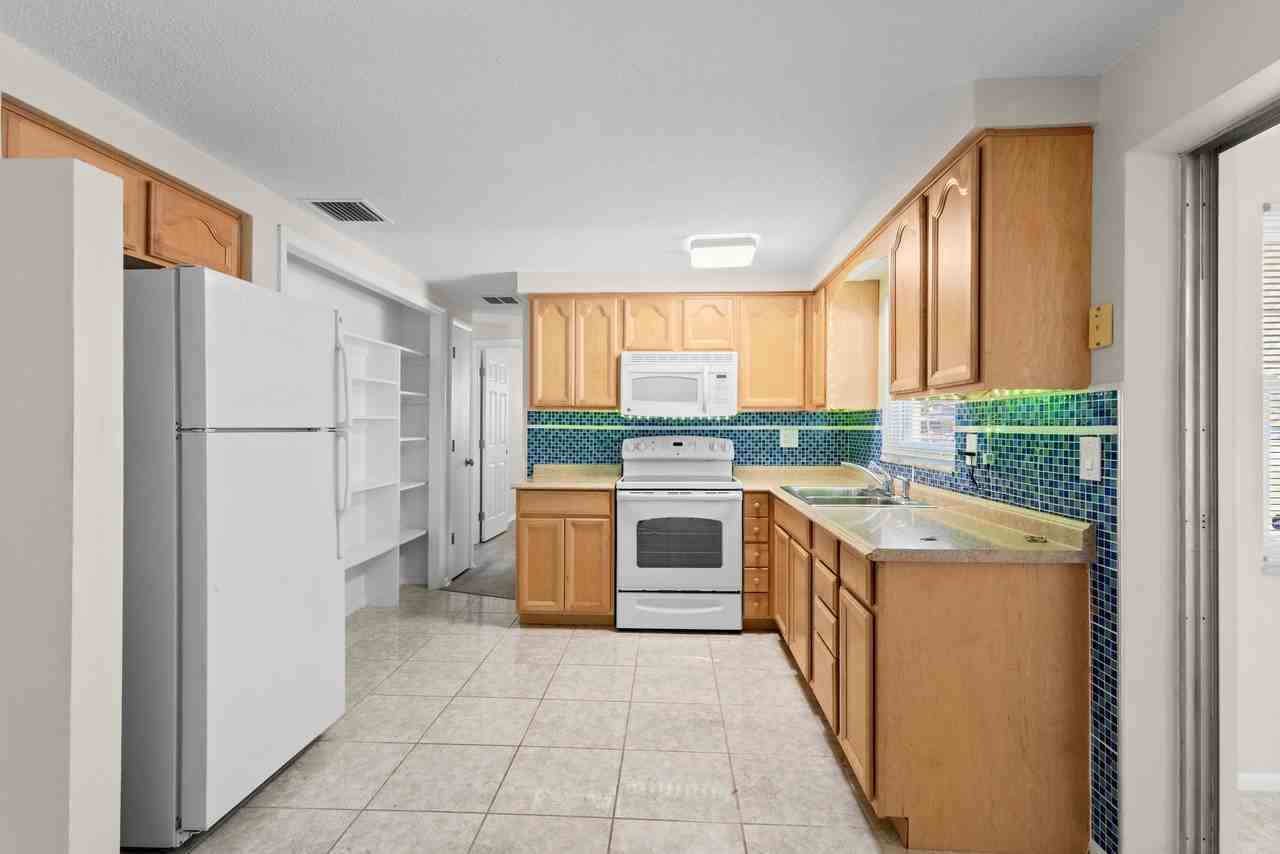 2509 Sweetwood Dr - Photo 4 of 19