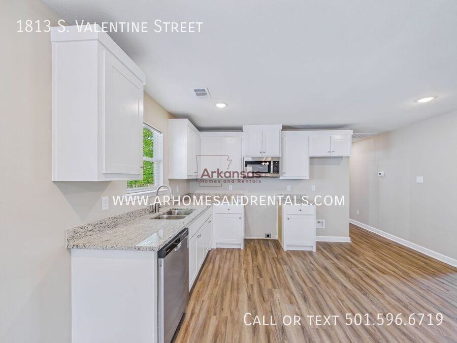 1813 S Valentine St - Photo 4 of 12