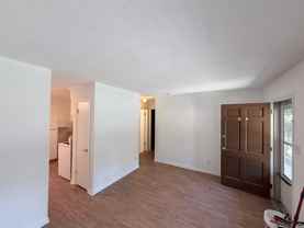 538 Royce St #2B - Photo 1 of 1