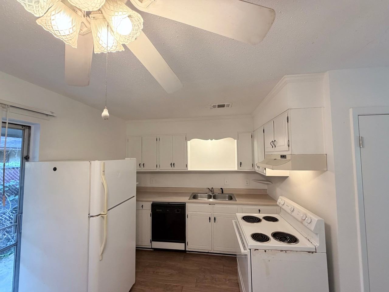 538 Royce St #2B - Photo 2 of 8