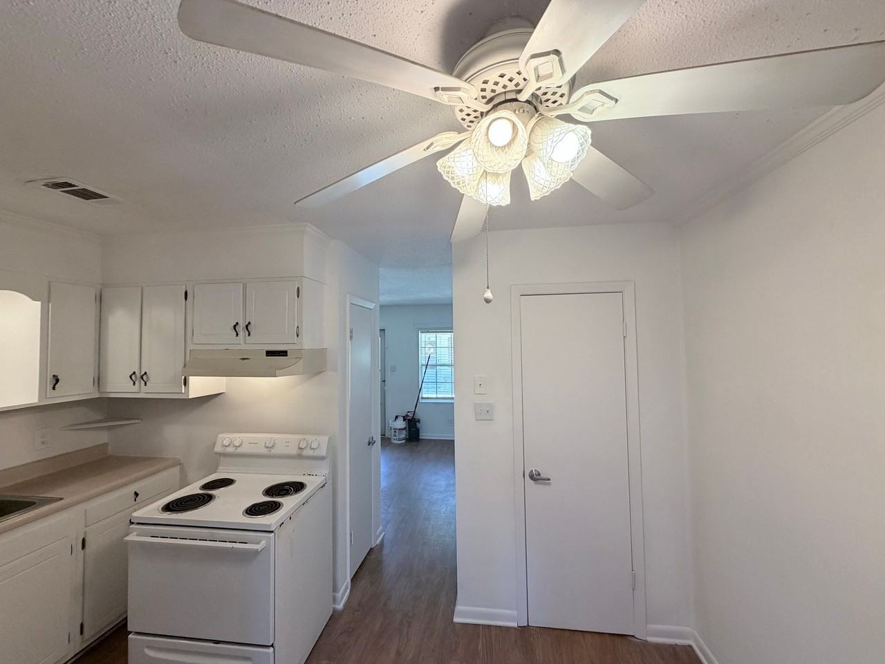 538 Royce St #6C - Photo 5 of 7