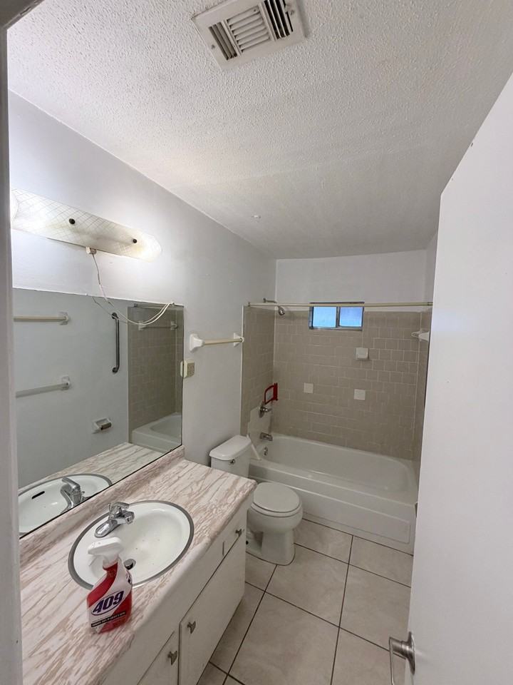 538 Royce St #6C - Photo 6 of 7