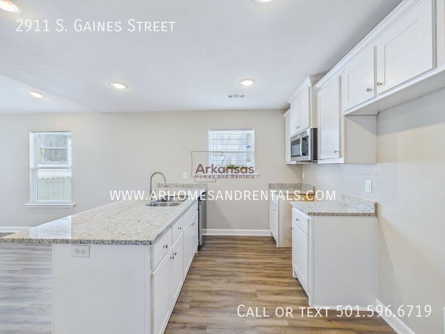 2911 S Gaines St - Photo 4 of 17