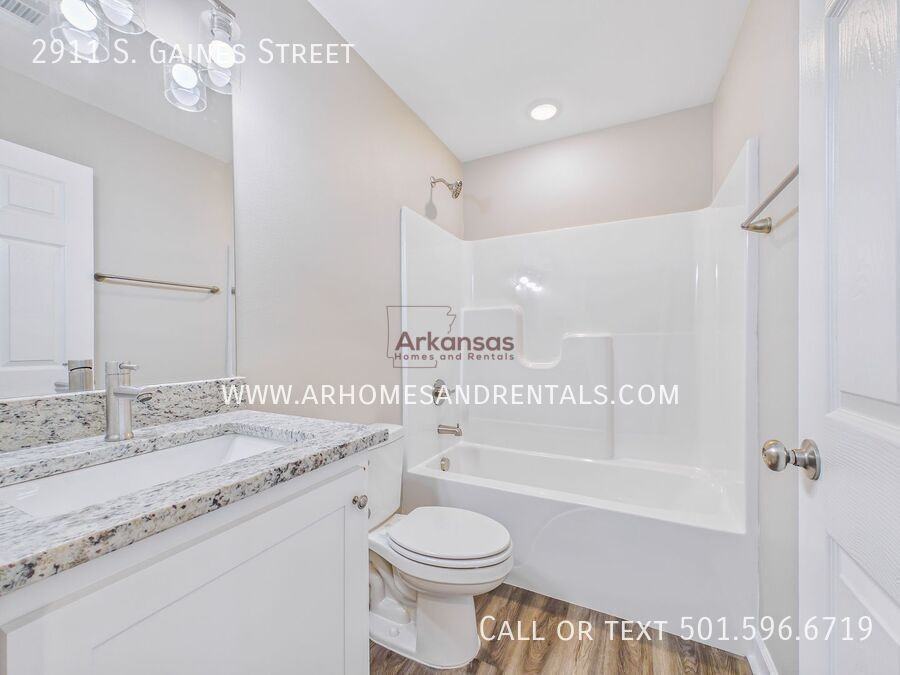 2911 S Gaines St - Photo 6 of 17