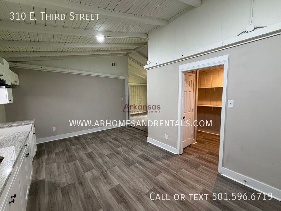 310 Ne 3rd St - Photo 6 of 14