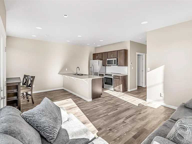 1290 N 13th St - Photo 3 of 13